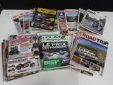 beaucoup de magazines sur la table, sur la table