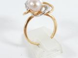 an image of a ring with a pearl and diamonds on it