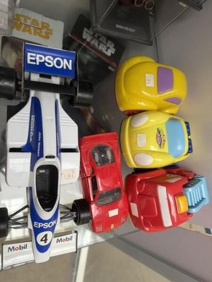 Lot de véhicules et jouets divers comprenant une Formule 1 E…