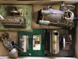 une boîte contenant tout un tas d'outils de toutes sortes