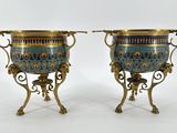 paire de vases anciens en laiton et bleu, munis d'anses