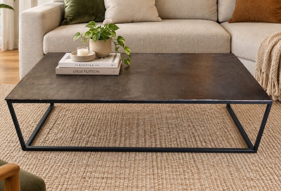 Table basse rectangulaire, en métal , plateau couleur bronze…