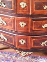 COMMODE en placage de bois de violette et de palissandre, la… (photo 5)