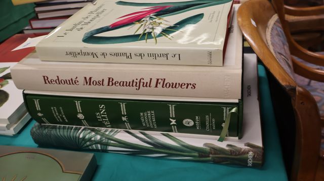 REDOUTE : Selection of the Most Beautiful Flowers. Taschen ; 2015...