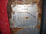 une plaque métallique rouillée sur laquelle figure un graphique