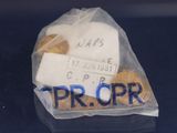 un paquet de biscuits posé sur une table