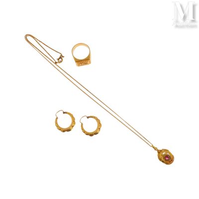 une photo d'un ensemble composé d'un collier, d'une bague et d'une boucle d'oreille