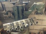 une image d'une machine qui se trouve dans un bâtiment