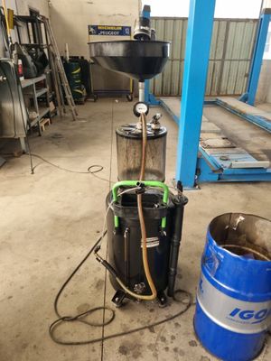 l'image d'une machine dans un garage
