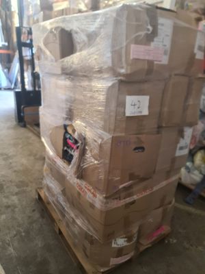 Palette d’environ 200 kg – Vêtements crème contemporaine fem…