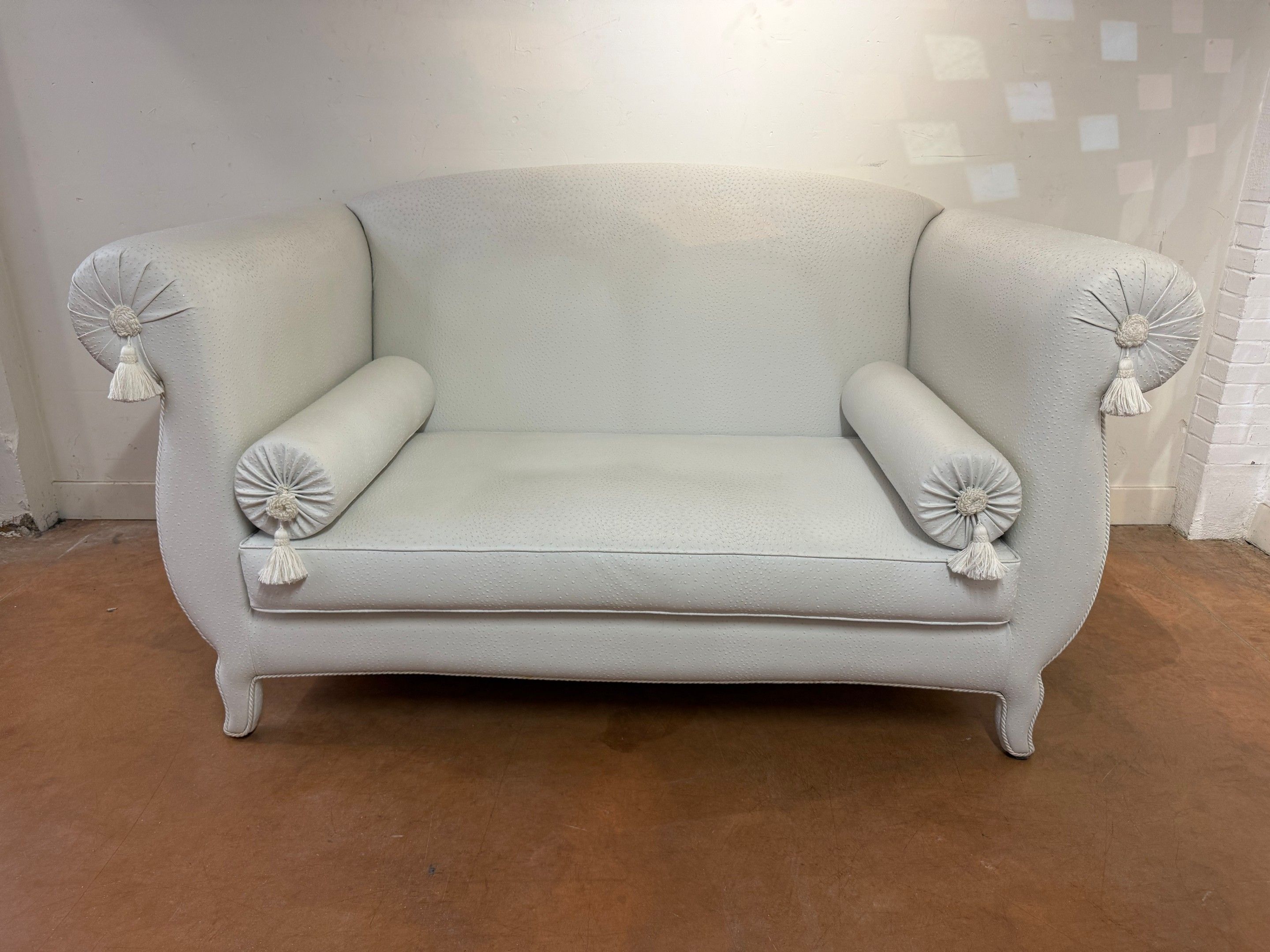 CASALI, atelier d'art à Milan. IMPOSANTE banquette garnie de…
