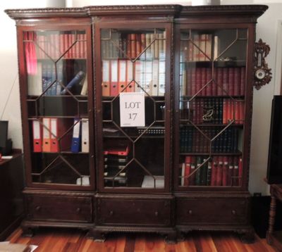 une bibliothèque contenant de nombreux livres