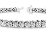un bracelet de tennis en diamants sur fond blanc
