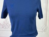 le haut d'un mannequin portant une chemise bleue sur un mannequin, un mannequin, un mannequin, un mannequin, un mannequin, un mannequin