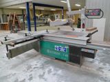 une photo d'une machine dans une usine