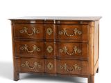 une image d'une commode avec un plateau en marbre