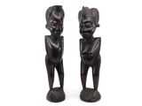 paire de figurines africaines en bois sculpté représentant un homme et une femme