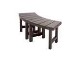 un banc en bois posé sur un fond blanc