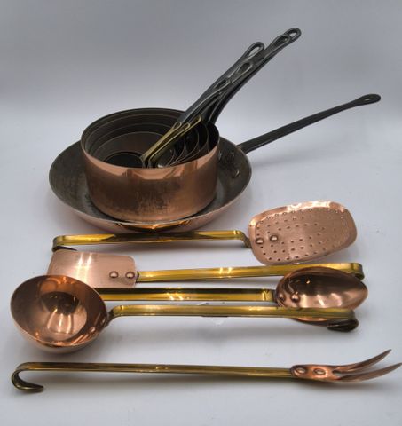 Cuivre - batterie de casserole, une poêle et ustensile