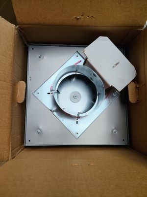 une boîte contenant un ventilateur