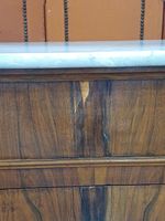 Commode en bois de placage, à pans coupés, quatre tiroirs en… (photo 3)