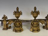 paire de bougeoirs anciens en laiton avec des anses