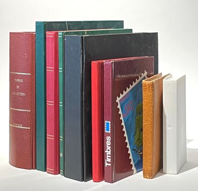 ensemble de 8 classeurs (5 grands et 3 petits) de timbres du…