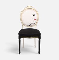 Chaise en bois sculpté et laqué blanc et noir à décor d'un n…