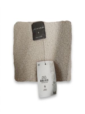une photo d'un pull blanc avec une étiquette dessus