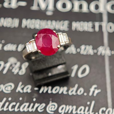 une image représentant une bague sertie d'un rubis