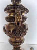 Grande lampe métal doré à décor de sphynge et tête de lion (… (photo 3)