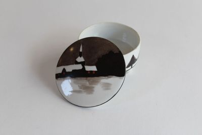 a picture of a bowl with a picture of a church on it