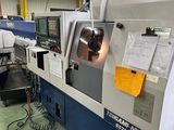 une machine qui se trouve dans un atelier