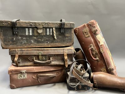 de nombreux bagages empilés les uns sur les autres