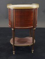 Petite table de salon ovale en acajou et placage d'acajou. (photo 4)