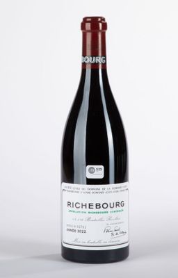 une photo d'une bouteille de vin rouge sur fond blanc