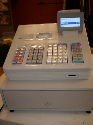 une caisse enregistreuse Sharp XE-A307 avec tiroir caisse, en l'état