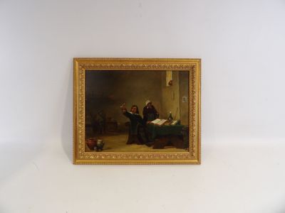 une image d'un tableau sur le mur d'une pièce