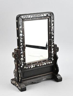 miroir en bois noir et blanc avec motif floral, sur pied