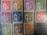 une série de timbres sur lesquels figurent différentes représentations de personnes