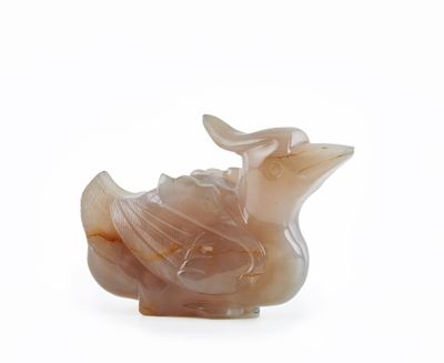 CHINE - XXe siècle Canard posé en agate grise.