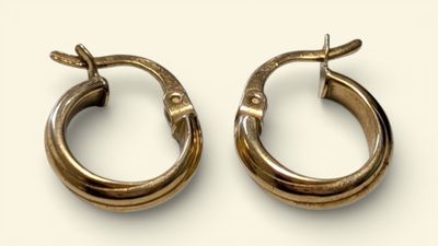 Paire de créoles en or jaune 18K (750/°°) à fûts lisses