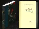 deux livres posés l'un à côté de l'autre sur une surface noire