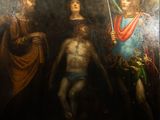 un tableau représentant Jésus sur la croix avec d'autres personnes