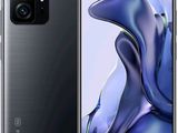 la face avant et la face arrière d'un smartphone noir au design incurvé