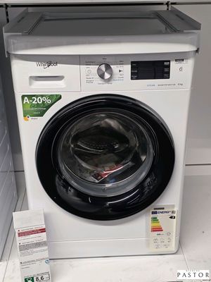 une photo d'une machine à laver dans un magasin