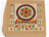 une boîte en carton sur laquelle figure l'illustration d'un jeu