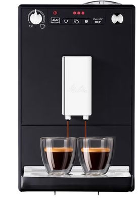 une machine à café noire avec deux tasses de café devant elle