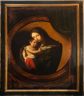 une peinture représentant une femme tenant un enfant dans ses bras