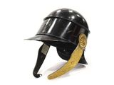 un casque posé sur une table